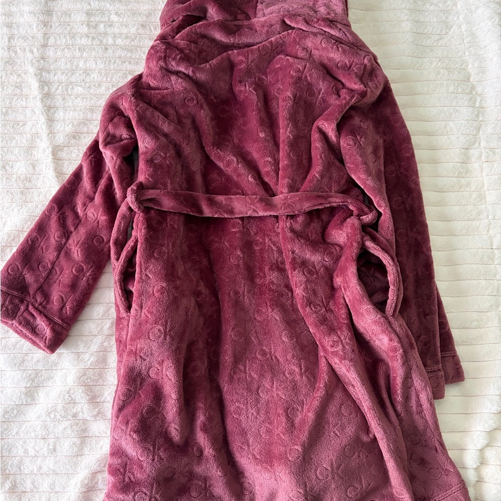 Calvin Klein Rose Plush Robe - Picture 2 of 4